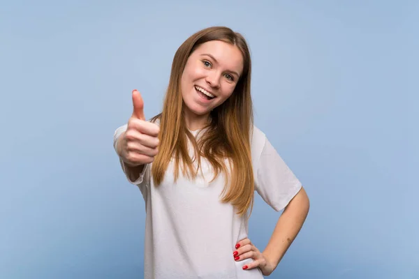 Young Woman Blue Wall Giving Thumbs Gesture Because Something Good — Stock Photo, Image