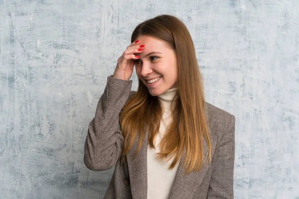 Young Woman Grunge Wall Laughing — Stock Photo, Image