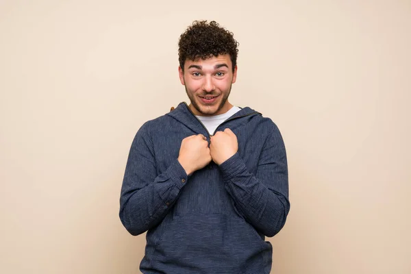 Man Curly Hair Isolated Wall Surprise Facial Expression — Stock Photo, Image