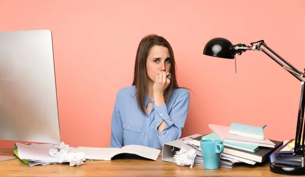 Joven Estudiante Chica Teniendo Dudas — Foto de Stock