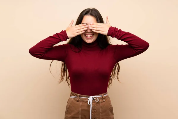 Adolescente Chica Con Gafas Cubriendo Los Ojos Por Las Manos —  Fotos de Stock