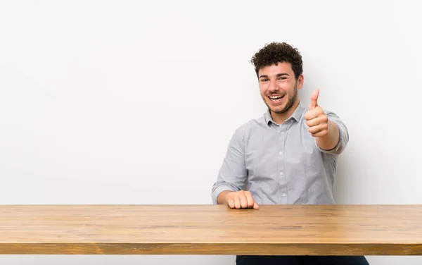 Young Man Table Thumbs Because Something Good Has Happened — Φωτογραφία Αρχείου