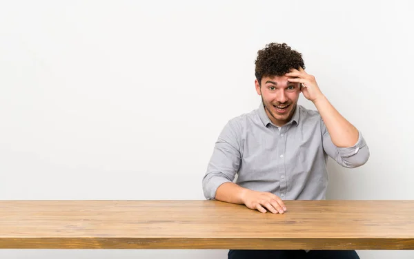 Jeune Homme Avec Une Table Vient Réaliser Quelque Chose Intention — Photo