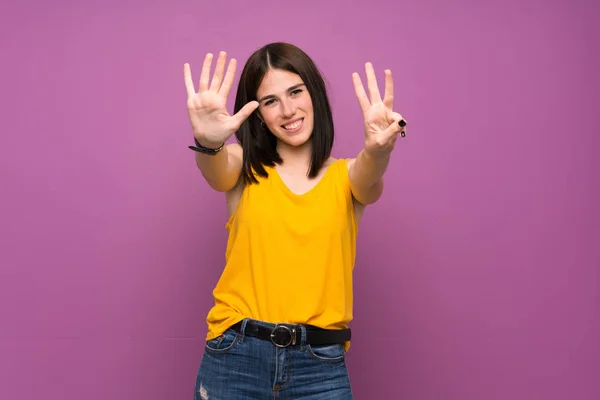 Young Woman Isolated Purple Wall Counting Eight Fingers — Stock Photo, Image