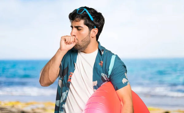 Hombre Traje Baño Sufre Tos Siente Mal Playa —  Fotos de Stock