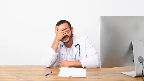 Doctor Colombian Man Covering Eyes Hands Want See Something — Stock Photo, Image