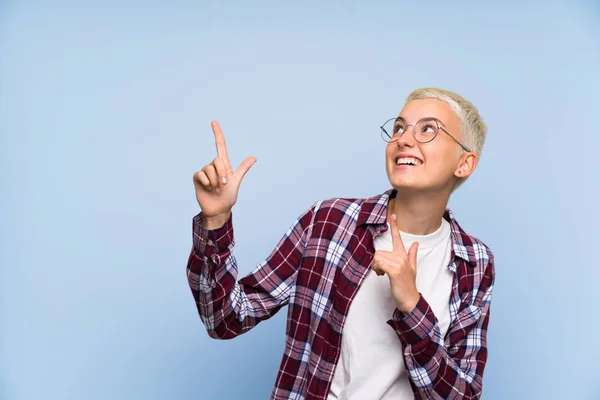 Teenager Girl White Short Hair Blue Wall Pointing Index Finger — Stock Photo, Image