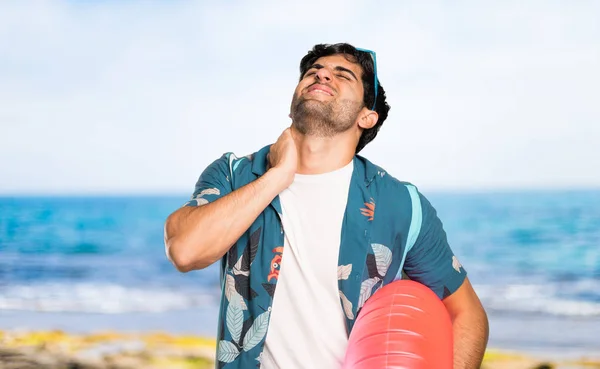 Hombre Baúles Con Escote Playa —  Fotos de Stock