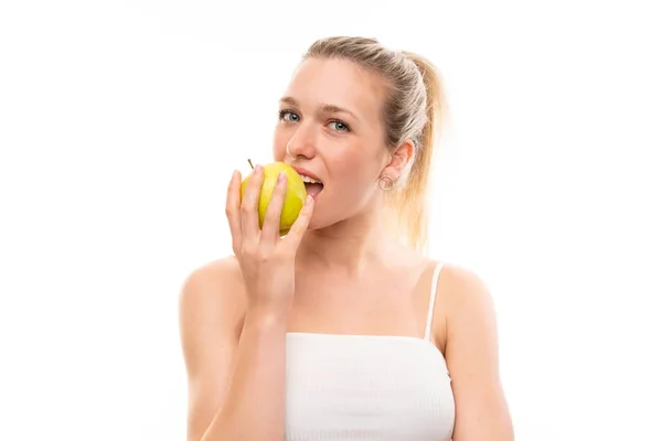 リンゴと孤立した白い背景の上に若いブロンドの女性 — ストック写真