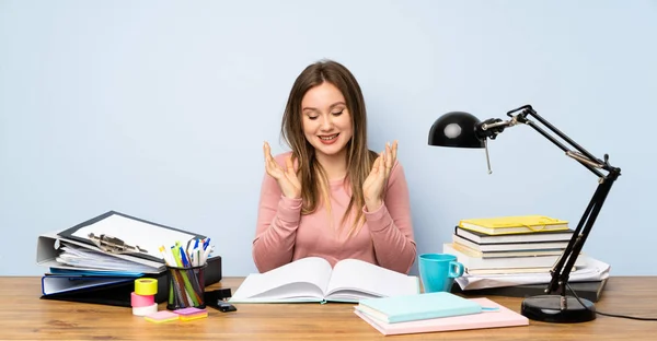 Tonåring Student Flicka Hennes Rum Skrattar — Stockfoto