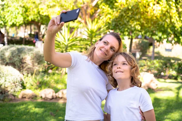 Happy Mother Son Park Making Selfie — Stock Photo, Image