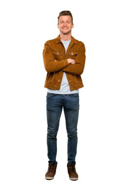 Sarışın yakışıklı adam kollarını ön pozisyonda geçti tutmak