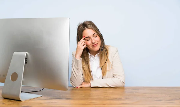 Young Telemarketer Woman Laughing — 스톡 사진