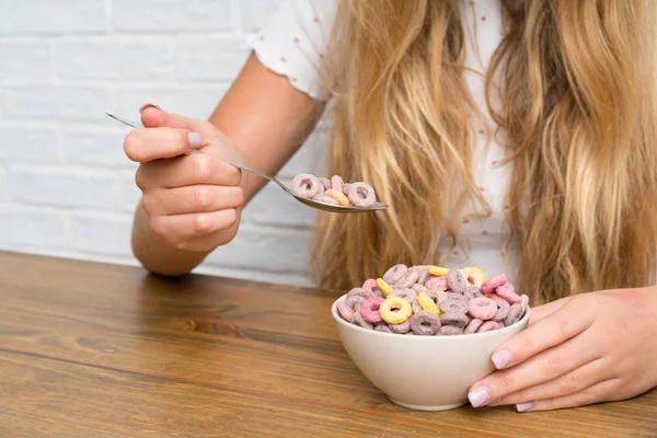 Young blonde woman with bowl of cereals — 图库照片