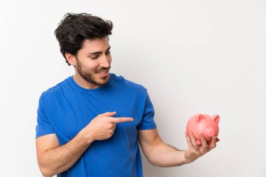 Yakışıklı adam büyük bir servet tutuyor