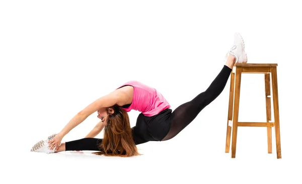 Jonge dans meisje over geïsoleerde witte achtergrond stretching — Stockfoto