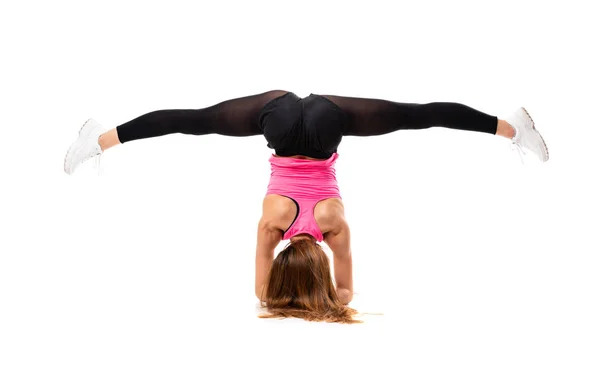 Menina de dança jovem sobre fundo branco isolado — Fotografia de Stock