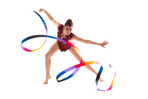 Mädchen macht rhythmische Gymnastik mit Band — Stockfoto