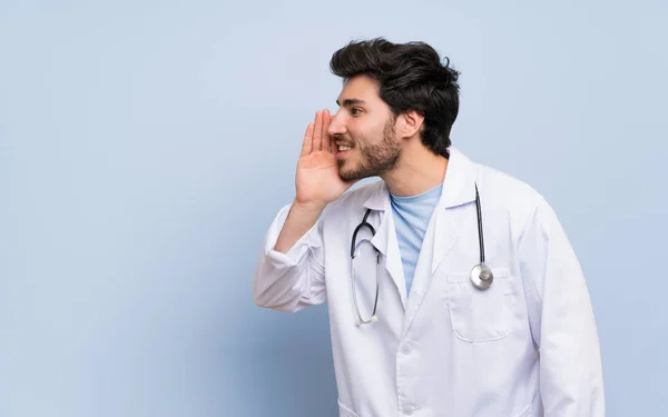 Doutor Homem Gritando Com Boca Bem Aberta — Fotografia de Stock