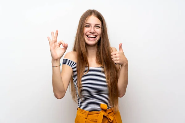 Giovane Donna Con Capelli Lunghi Oltre Isolato Muro Bianco Mostrando — Foto Stock