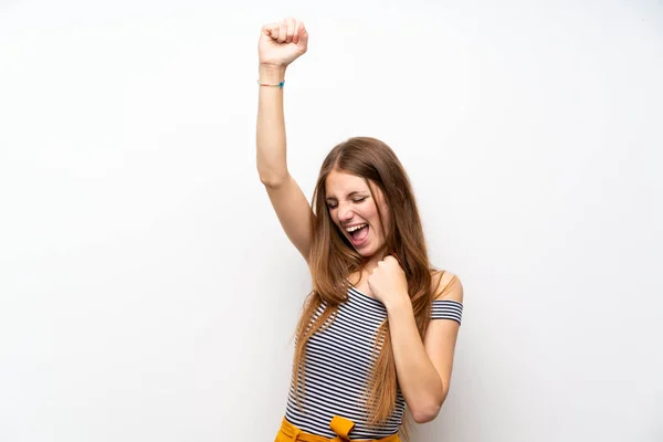 Junge Frau Mit Langen Haaren Über Isolierter Weißer Mauer Feiert — Stockfoto