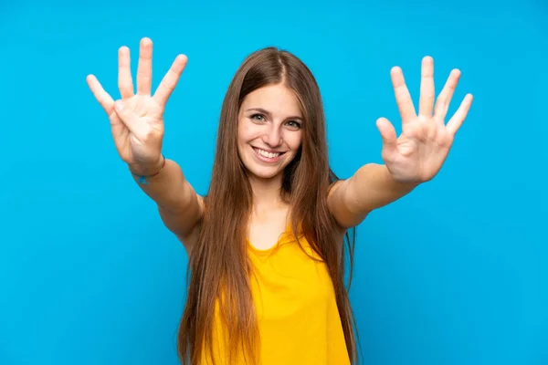 Jonge Vrouw Met Lang Haar Geïsoleerde Blauwe Muur Tellen Negen — Stockfoto