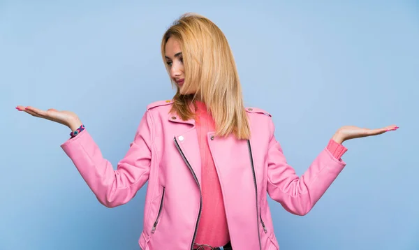 Young Blonde Woman Pink Jacket Isolated Blue Background Holding Copyspace — 스톡 사진