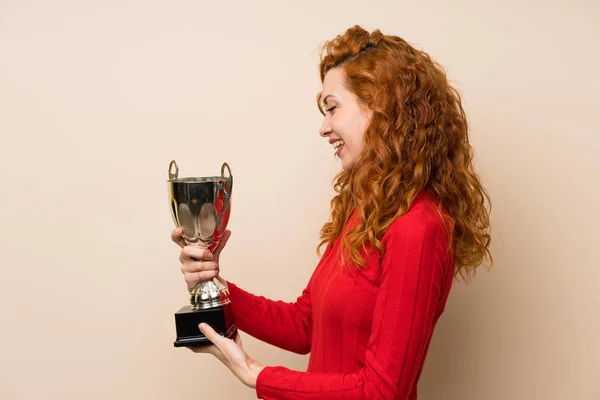 Redhead Woman Turtleneck Sweater Holding Trophy — Stock Photo, Image
