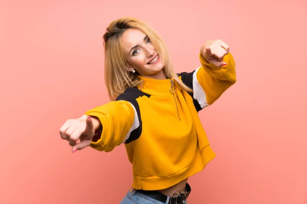 Young Blonde Woman Isolated Pink Background Points Finger You While — Stock Photo, Image