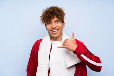 Genç spor African Amerikan adam yapma telefon jest