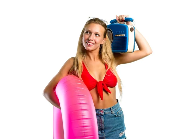 Mulher Loira Férias Verão Segurando Rádio Fundo Branco Isolado — Fotografia de Stock