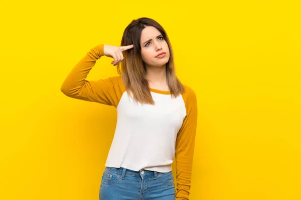 Mulher Bonita Sobre Parede Amarela Isolada Fazendo Gesto Loucura Colocando — Fotografia de Stock