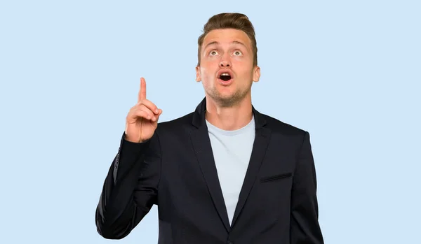 Blonde Handsome Man Pointing Surprised — Stock Photo, Image