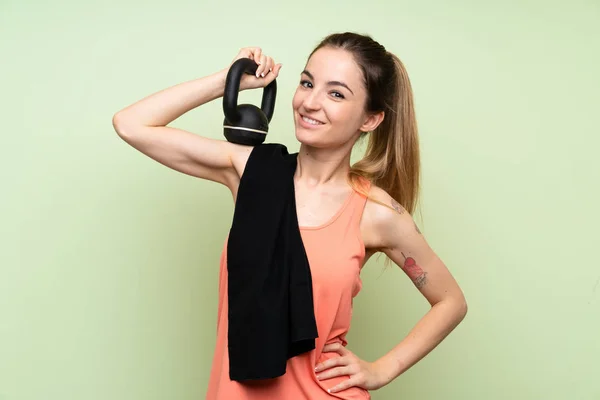 Jovem Mulher Esporte Fazendo Levantamento Pesocom Kettlebell — Fotografia de Stock