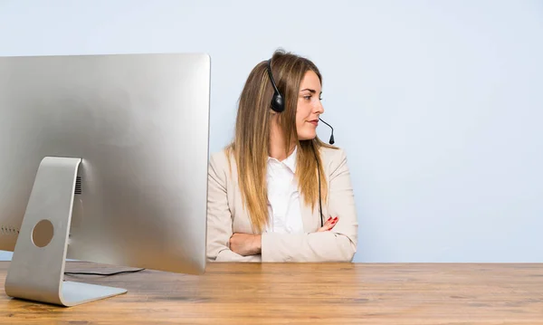 Young Telemarketer Woman Standing Looking Side — Stock Photo, Image