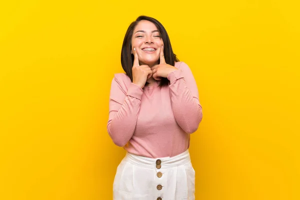 Young Mexican Woman Isolated Yellow Background Smiling Happy Pleasant Expression — 스톡 사진