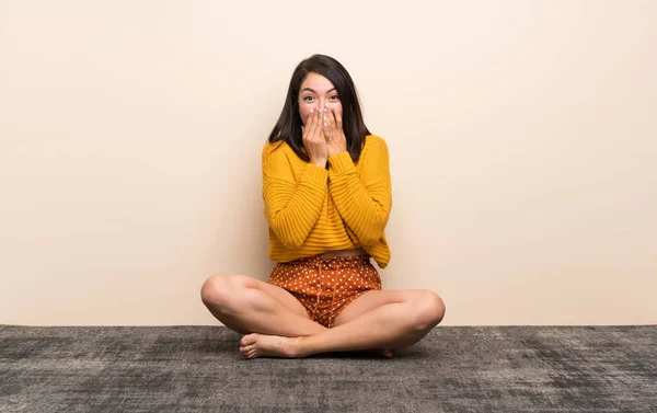 Young Mexican Woman Surprise Facial Expression — Stock Photo, Image