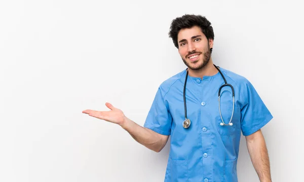 Surgeon Doctor Man Isolated White Wall Holding Copyspace Imaginary Palm — Stock Photo, Image