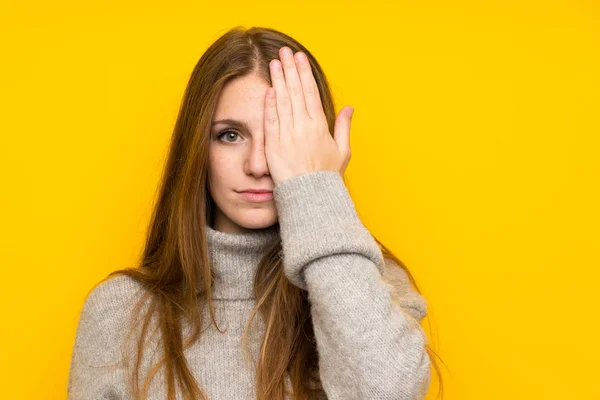 Young Woman Long Hair Yellow Background Covering Eye Hand — ストック写真