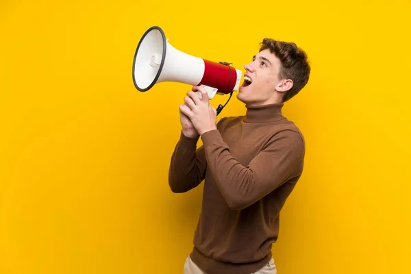 Handsome Young Man Isolated Yellow Background Shouting Megaphone — Stock Photo, Image