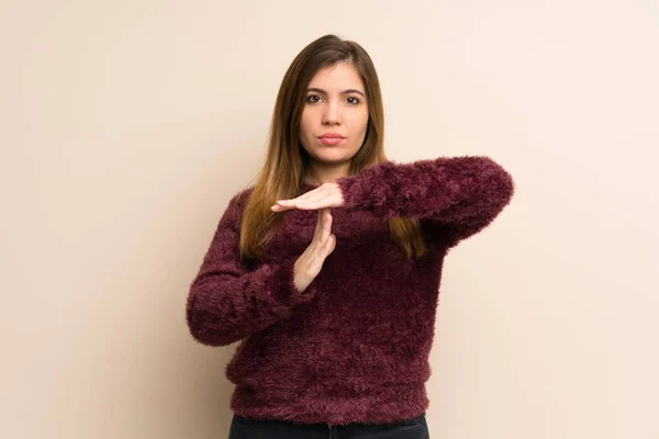 Junges Mädchen Macht Auszeit Geste — Stockfoto