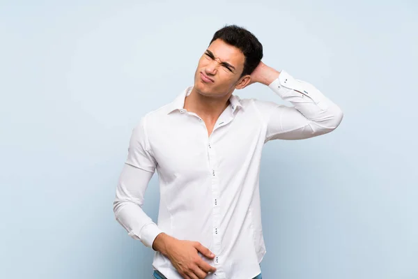 Hombre Guapo Sobre Pared Azul Teniendo Dudas —  Fotos de Stock