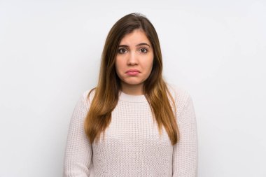 Beyaz kazak üzgün genç kız