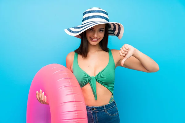 Junge Frau Badeanzug Den Sommerferien Stolz Und Selbstzufrieden — Stockfoto