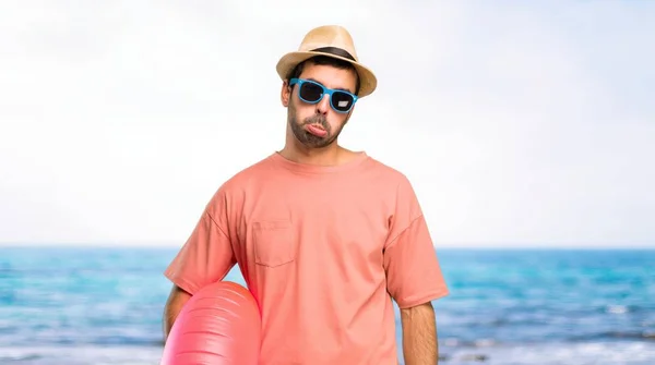 Hombre Con Sombrero Gafas Sol Sus Vacaciones Verano Con Expresión —  Fotos de Stock
