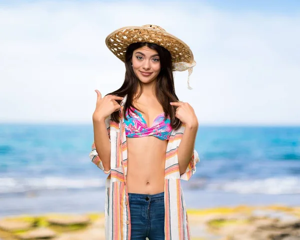 Chica Adolescente Vacaciones Verano Con Expresión Facial Sorpresa Playa — Foto de Stock