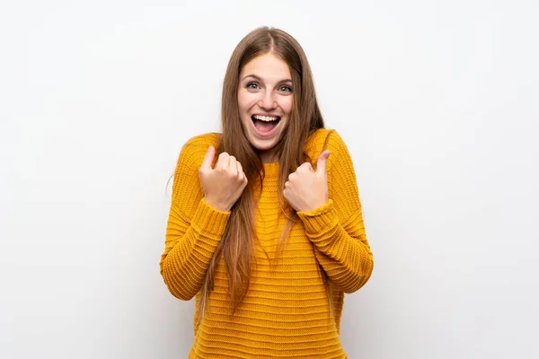 Mujer Joven Con Amarillo Sobre Pared Blanca Aislada Celebrando Una — Foto de Stock