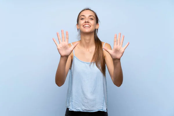 Young Woman Isolated Blue Background Counting Ten Fingers — Stock Photo, Image