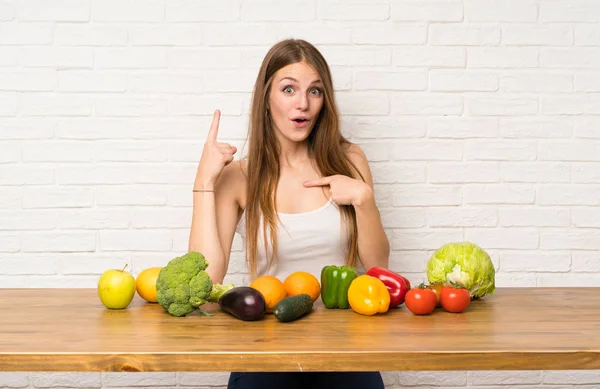 Young Woman Many Vegetables Surprise Facial Expression — Stock Photo, Image