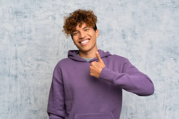 Young African American Man Grunge Wall Giving Thumbs Gesture — Stock Photo, Image